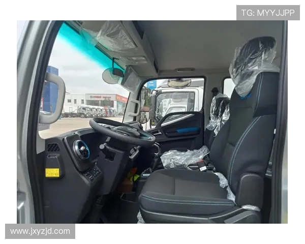 122马力2.1吨自重，可上蓝牌的欧马可X还有豪华内饰